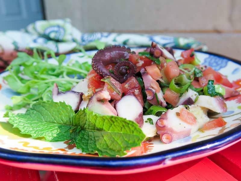 Jak udělat salát z chobotnice s drcenými olivami? Nejjednodušší chobotnicový salát s drcenými olivami ...