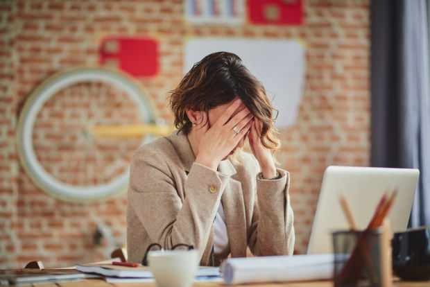 nadměrný stres způsobuje neustálou únavu v pracovním prostředí