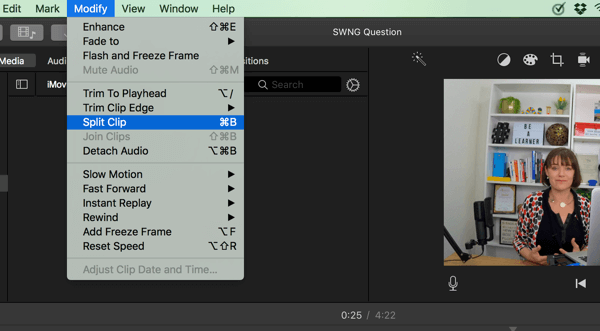 V iMovie rozdělte video na segmenty výběrem Upravit> Rozdělit klip.