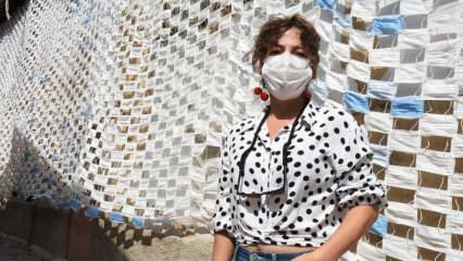 Zakryl zeď 2 000 450 maskami, aby upozornil na koronavirus!