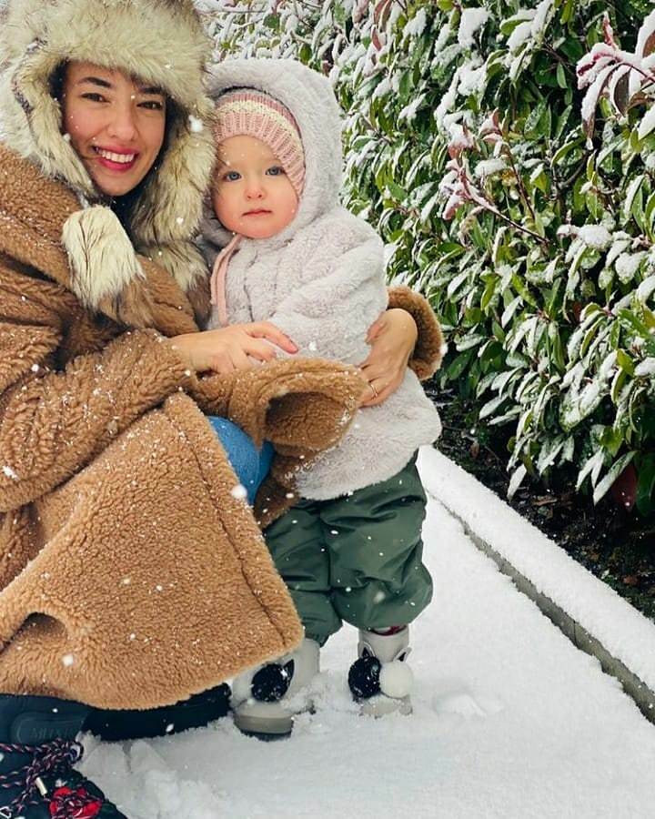 Sněhová póza s dcerou Leylou od herečky Sedy Bakan!
