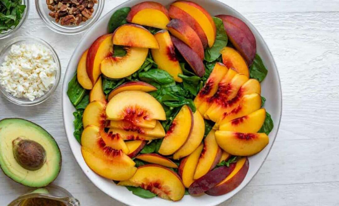 Oblíbený recept na Instagramu, jak udělat broskvový rukolový salát? Recept na broskvový letní salát