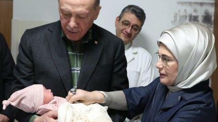 Prezident Erdoğan a jeho manželka Emine Erdoğan navštívili oběti zemětřesení