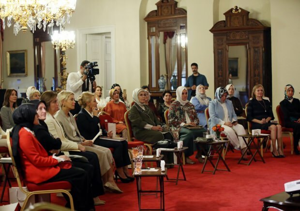 První dáma Erdoğan se zúčastnila rozhovoru v Dolmabahçe
