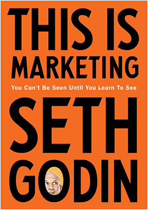 Toto je snímek obrazovky obálky This Is Marketing od Setha Godina. Obal je svislý obdélník s oranžovým pozadím a černým textem. V O příjmení se objeví Sethova hlava.