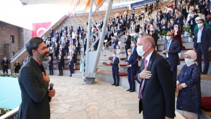 Zdravé pozdravy od prezidenta Erdoğana a Uğura Işılaka