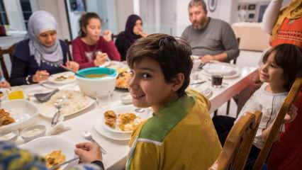 Nezbytné zvyky sahuru a iftarů držené s rodinami v ramadánu
