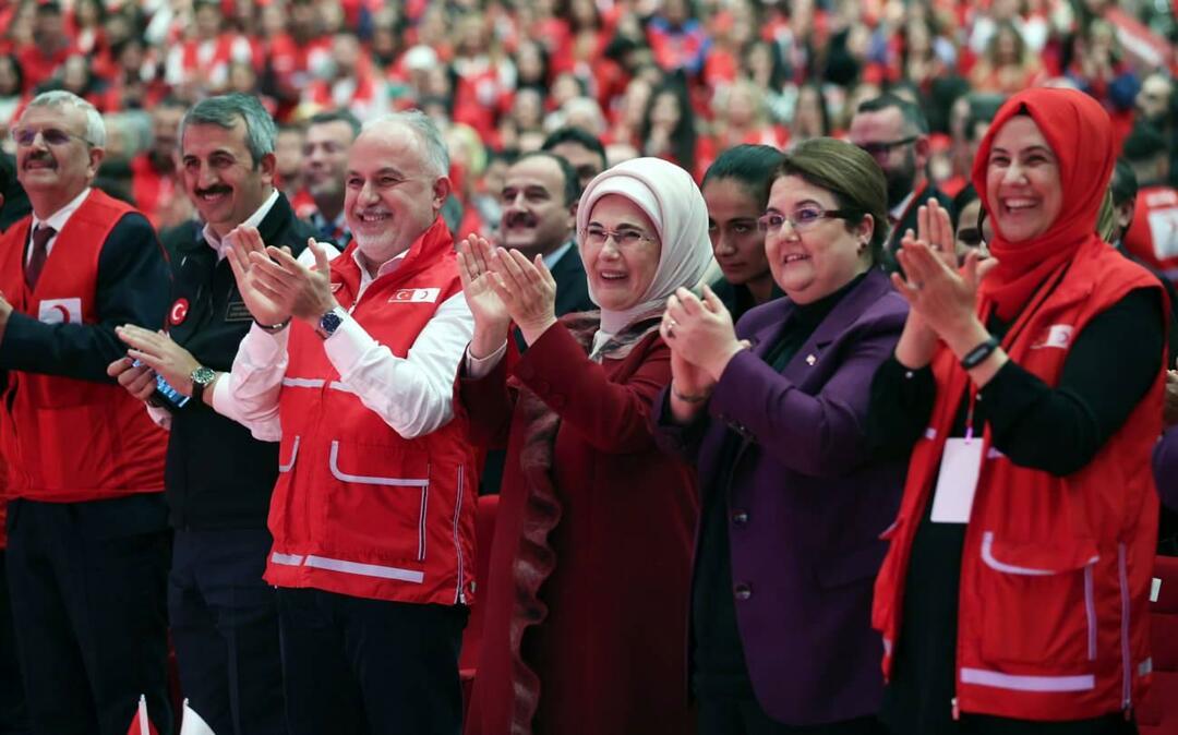 Emine Erdoğan vystoupila na slavnostním udílení mezinárodních cen Red Vest International Volunteering Award