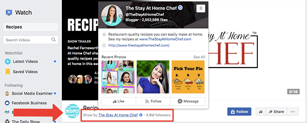 Toto je snímek obrazovky stránky Recepty ve službě Facebook Watch. Kredit Show By The Stay At Home Chef je zvýrazněn jasně červenou šipkou a červeným rámečkem. Vyskakovací okno s podrobnostmi o facebookové stránce The Stay At Home Chef pokrývá titulní fotografii Recipes Facebook Watch show. Rachel Farnsworth provozuje stránku na Facebooku i show Facebook Watch.