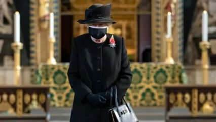 Královna Alžběta byla poprvé na veřejnosti předvedena v masce