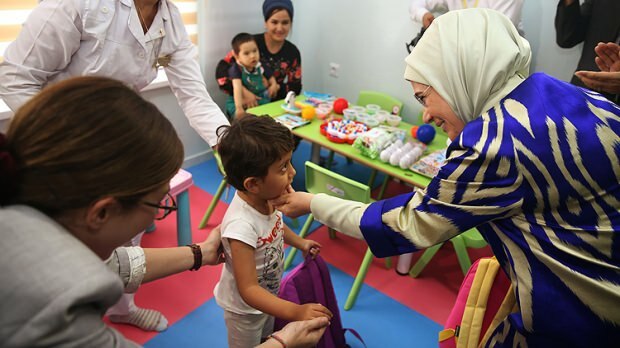 První dáma Erdoğan otevírá Centrum zdravotního postižení a rehabilitace