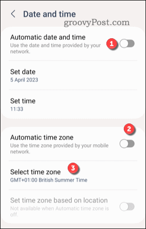 Nastavte si vlastní časové pásmo na Androidu