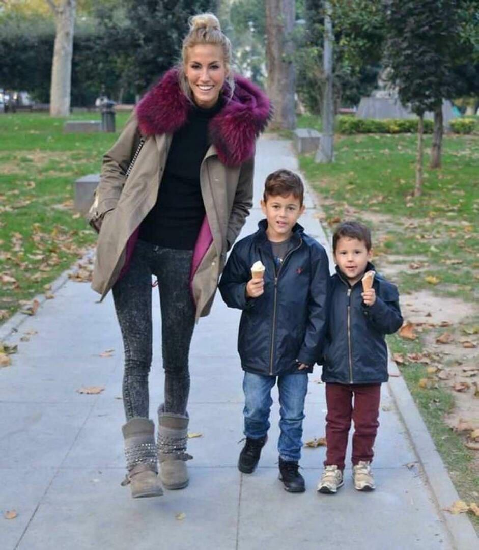 Çağla Şikel a její děti