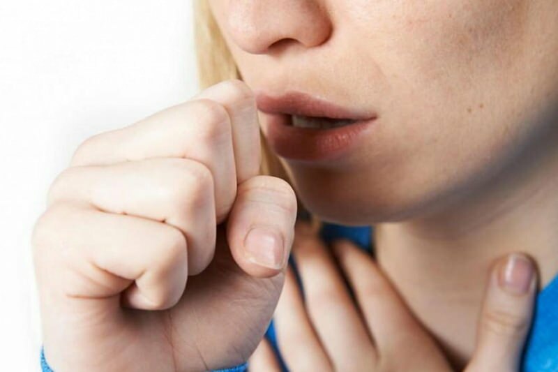 sputum se suchým kašlem může způsobit destrukci krku a dýchacích cest