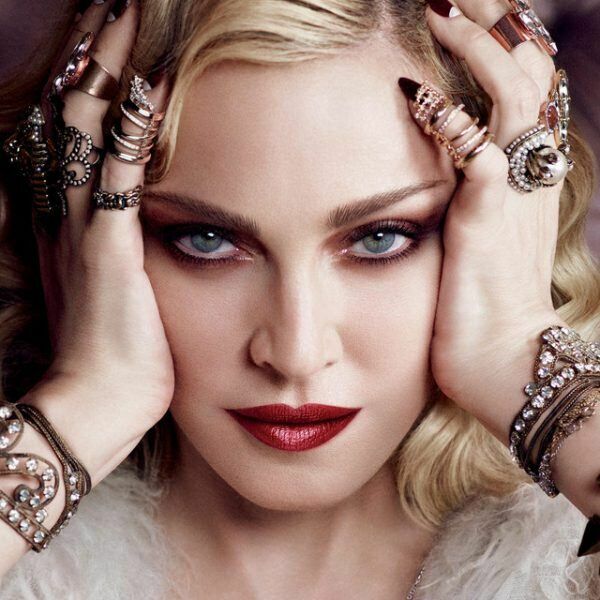 Madonna žaluje Hollanderova fanouška