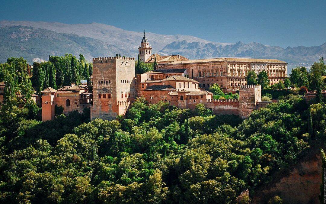 Kde je palác Alhambra? Ve které zemi se nachází palác Alhambra? Legenda o paláci Alhambra