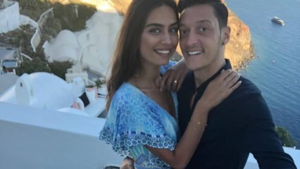Mesut Özil a Amine Gülşe jsou zasnoubení