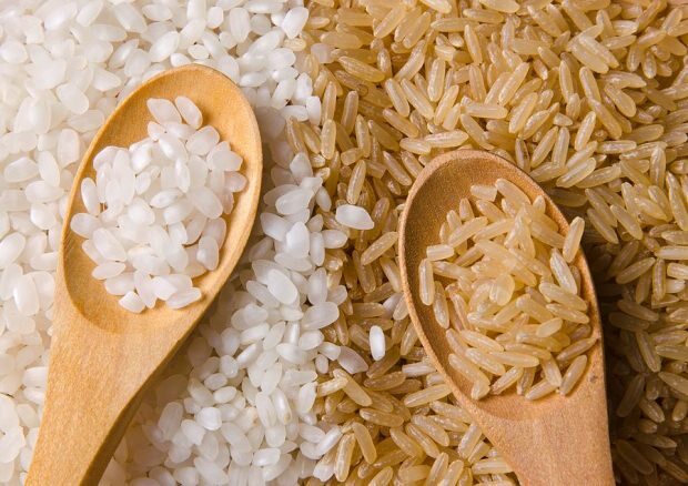 hnědá rýže s bílou rýží