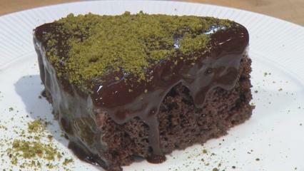 Jak udělat ten nejjednodušší plačící dort? Recept na plačící dort s houbou jako čokoládovou omáčkou