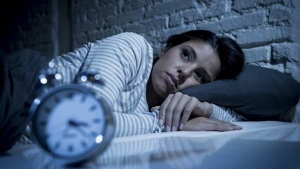 Co poškozuje nedostatečný spánek? Co se stane, pokud nebudeme spát celý den?