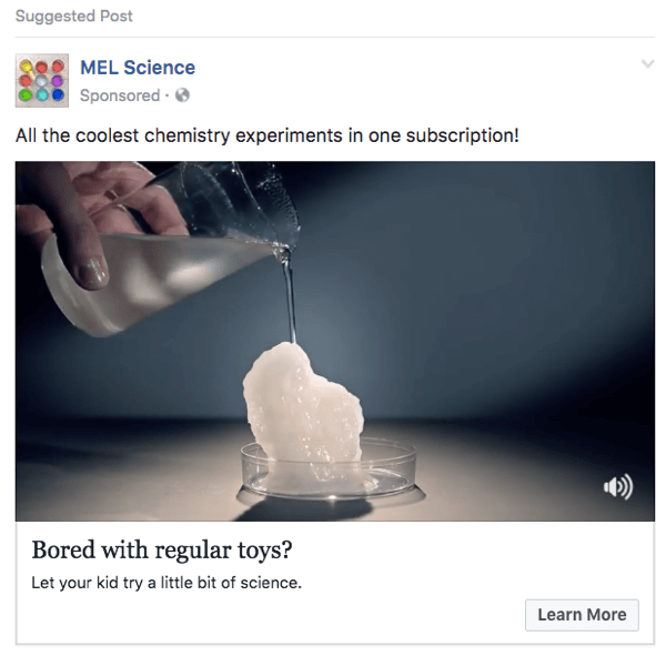 Tato reklama na Facebooku MEL Science využívá klipy z videa YouTube.