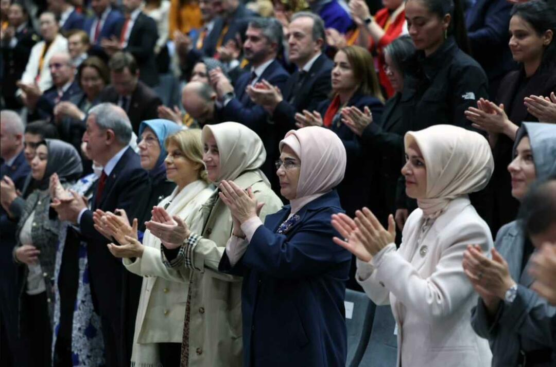 Zvláštní poselství první dámy Erdoğanové k Mezinárodnímu dni za odstranění násilí páchaného na ženách!