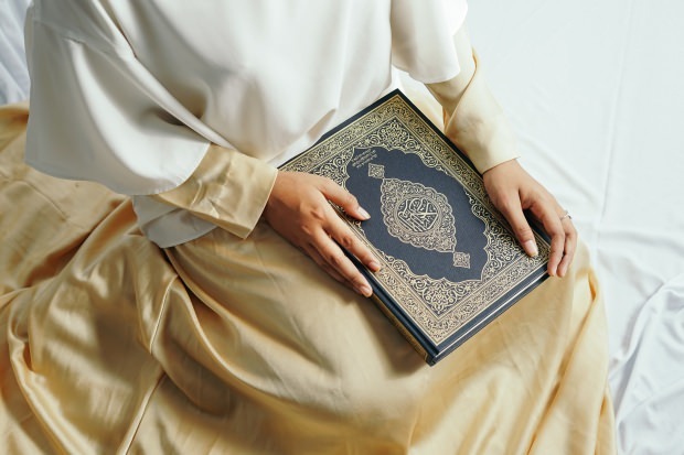 Jaká je odměna za čtení Surah Kehf v pátek? Arabská výslovnost a ctnosti Surat al-Kahf!