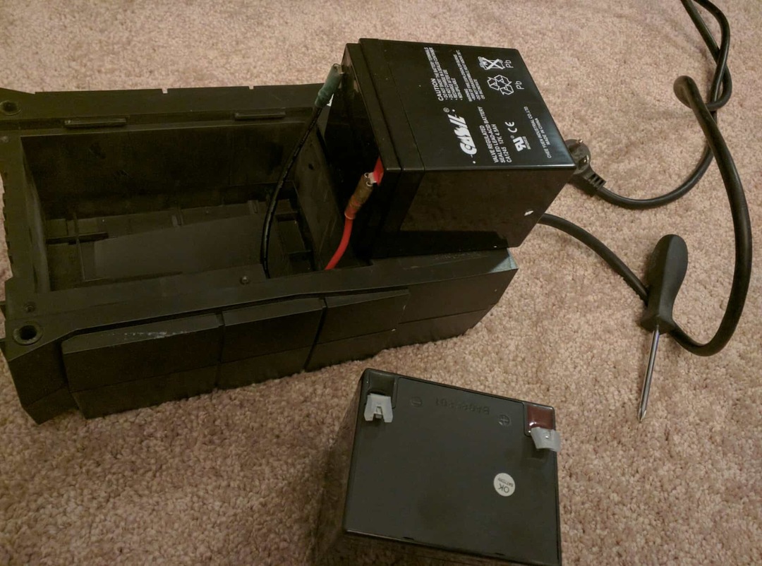 Oprava přepěťové ochrany DIY: Vyměňte vlastní baterii UPS a ušetřete 30 až 150 USD