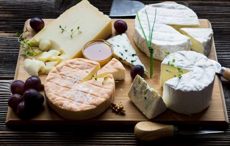 Jak se sýr skladuje? Jak uchovat sýr z chladničky
