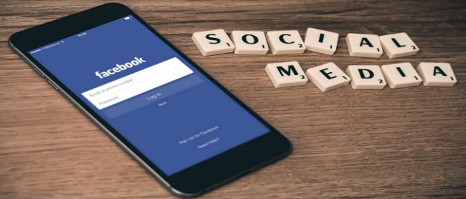 Sociální média na Facebooku