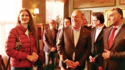Ministr Mevlüt Çavuşoğlu navštívil soubor série Konfrontace