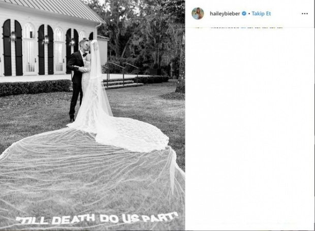 Hailey Bieber svatební šaty