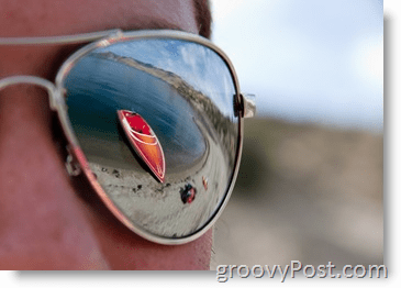 Fotografie - Příklad clony - Sluneční brýle s odrazem Skiboat červené