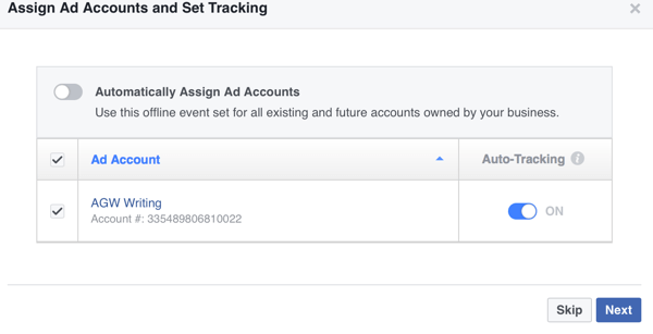 Facebook může automaticky přiřadit reklamní účty vaší offline události nebo je můžete přiřadit sami ručně.
