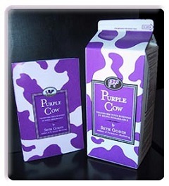 První vydání Purpurové krávy vyšlo v kartonu s mlékem.