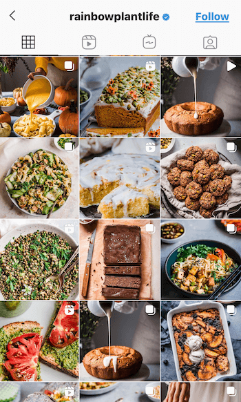příklad obrazovky instagramového kanálu @rainbowplantlife, který ukazuje jejich veganská jídla v hlubokých, bohatých tónech
