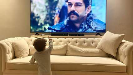 Burak Özçivit poprvé sdílel svého syna! Když Karan Özçivit viděl svého otce v televizi ...